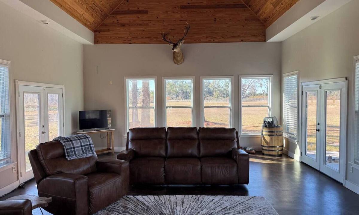 Stockton House | Serene Lakeland Ranch Country Estate: 4BR/3BA Home & Pond Near Valdosta