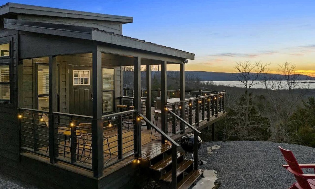 Clayton Cabin | Serene Tiny Home Retreat with Sunrise Lake & Mountain Views in Pushmataha County, Oklahoma