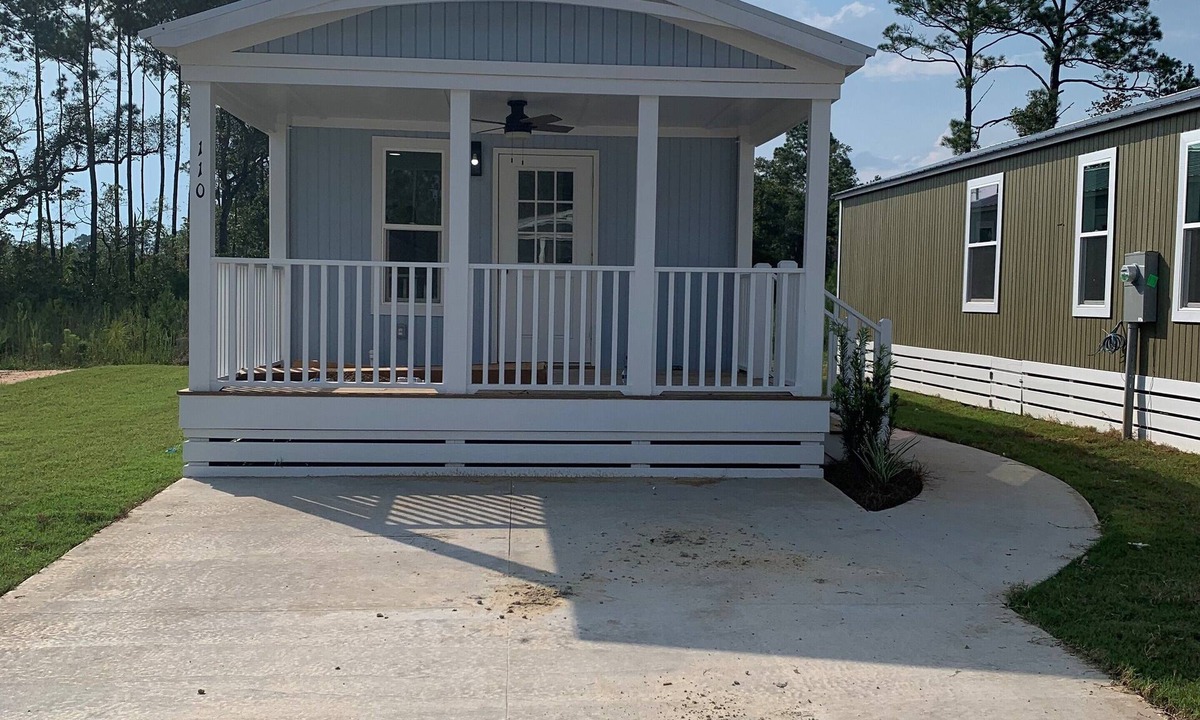 Freeport Cottage | Short drive to the beautiful 30-A beaches! Cozy Riverwalk Landing Cottage 8-H