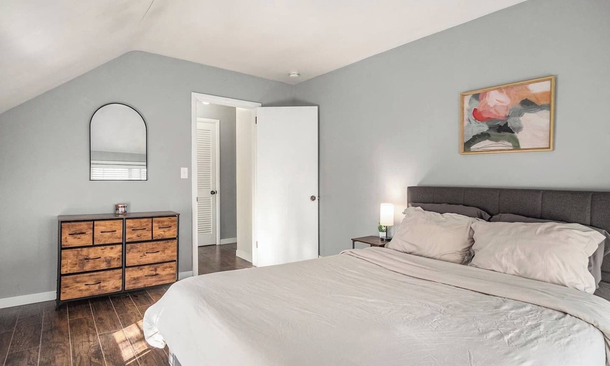 John Ball Park Apartment | Skyline View Apartment w/Private Parking
