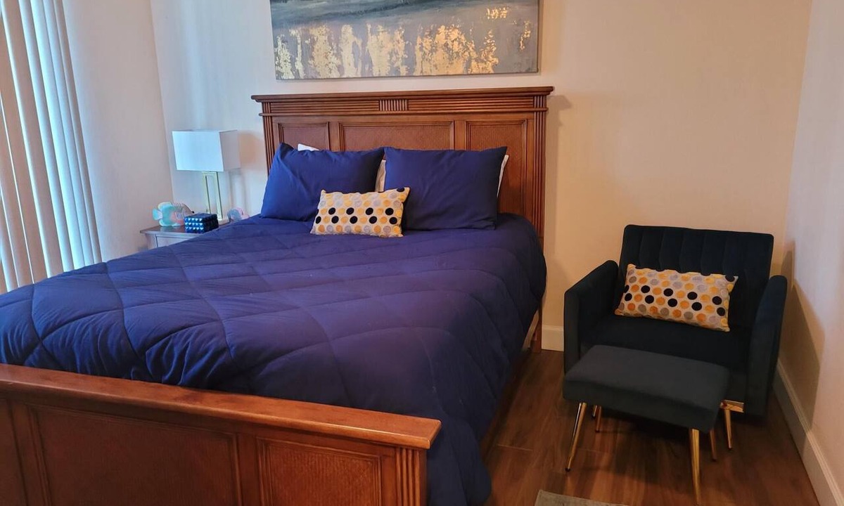 Ono Island Condo | Sleek & Stylish- Riverside