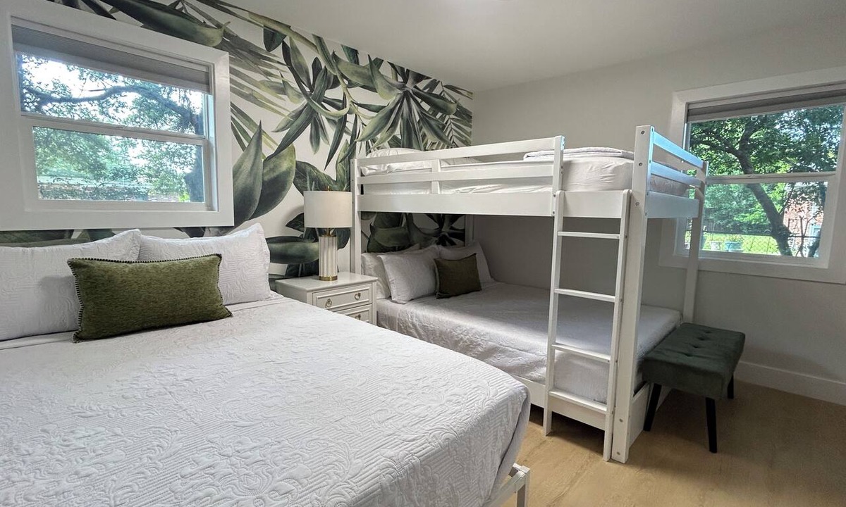 Northeast Pensacola House | Sleeps 14, Near Airport, Hospitals & Mall