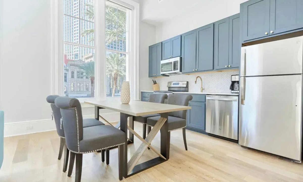 French Quarter Hotel | Sleeps 16 | 4 Units, Steps to the French Quarter | The Harlequin by AvantStay