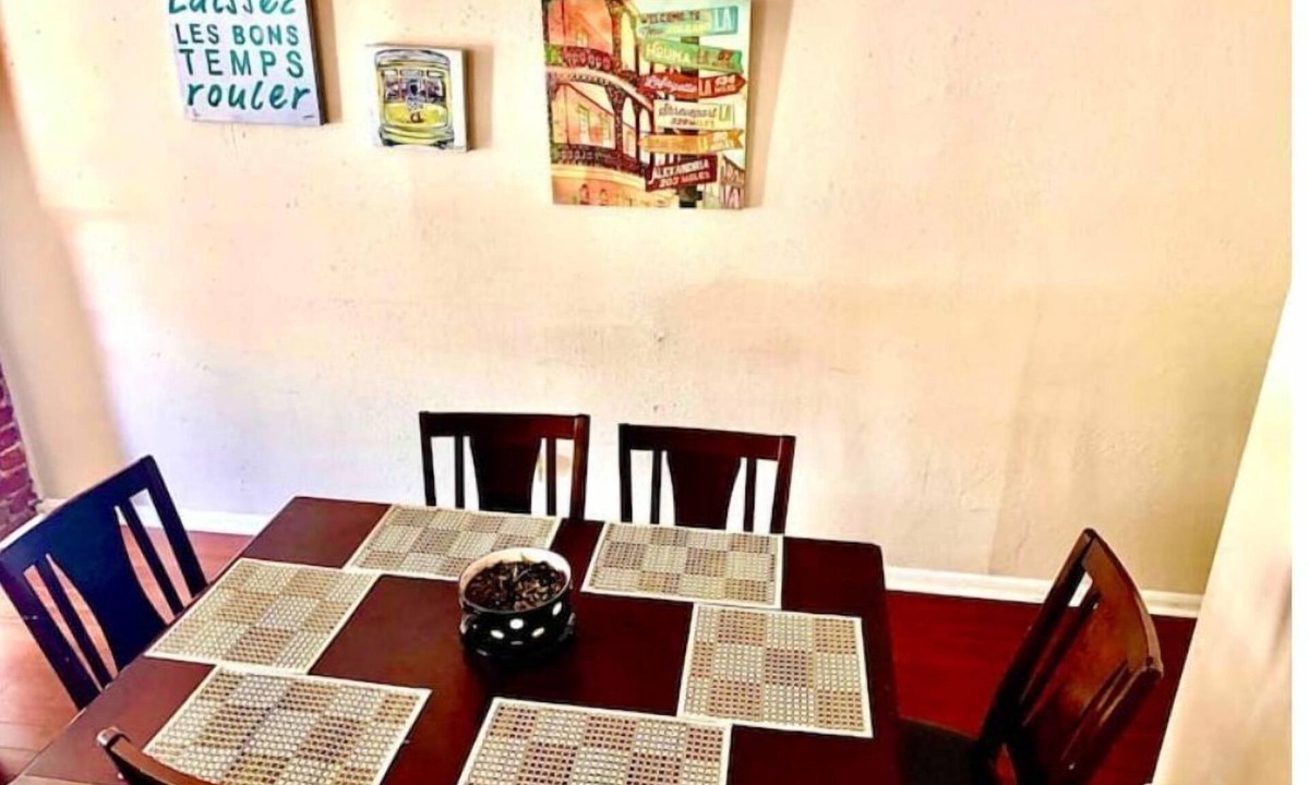 South 7th Ward House | Sleeps 16 Bring the Family Walk to Bourbon Street!