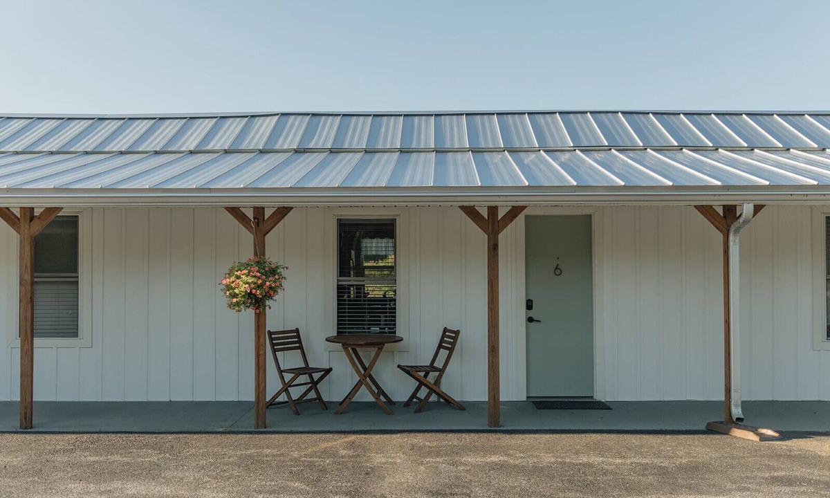 Muskegon House | Snug Harbor Inn | The Roost | Near Lake MI