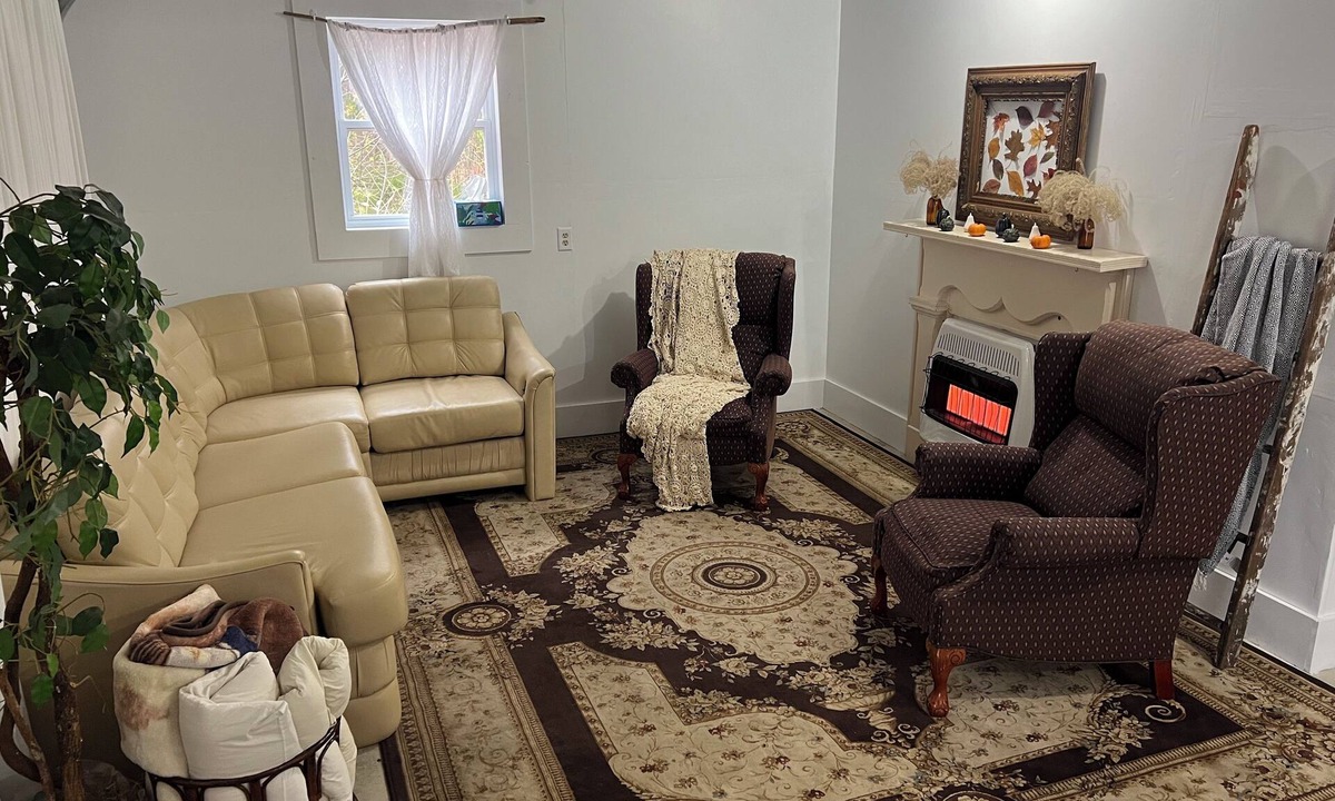 Middlebury Bed & Breakfast | Solar powered-Charming 1-Bedroom in Middlebury-Breakfast Available On Request