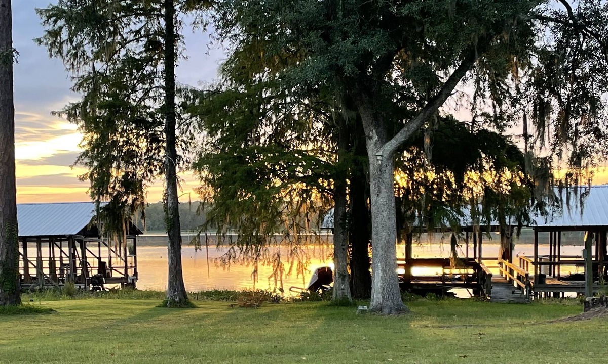 Donalsonville House | "Southern Comfort Lake House" on Lake Seminole-Covered Dock with Elec/Water!
