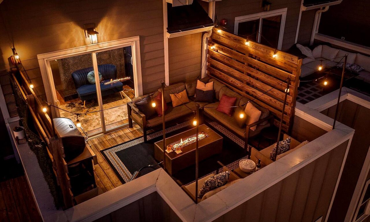 Chattanooga House | Southside Speakeasy Townhome, Rooftop Fire Pit