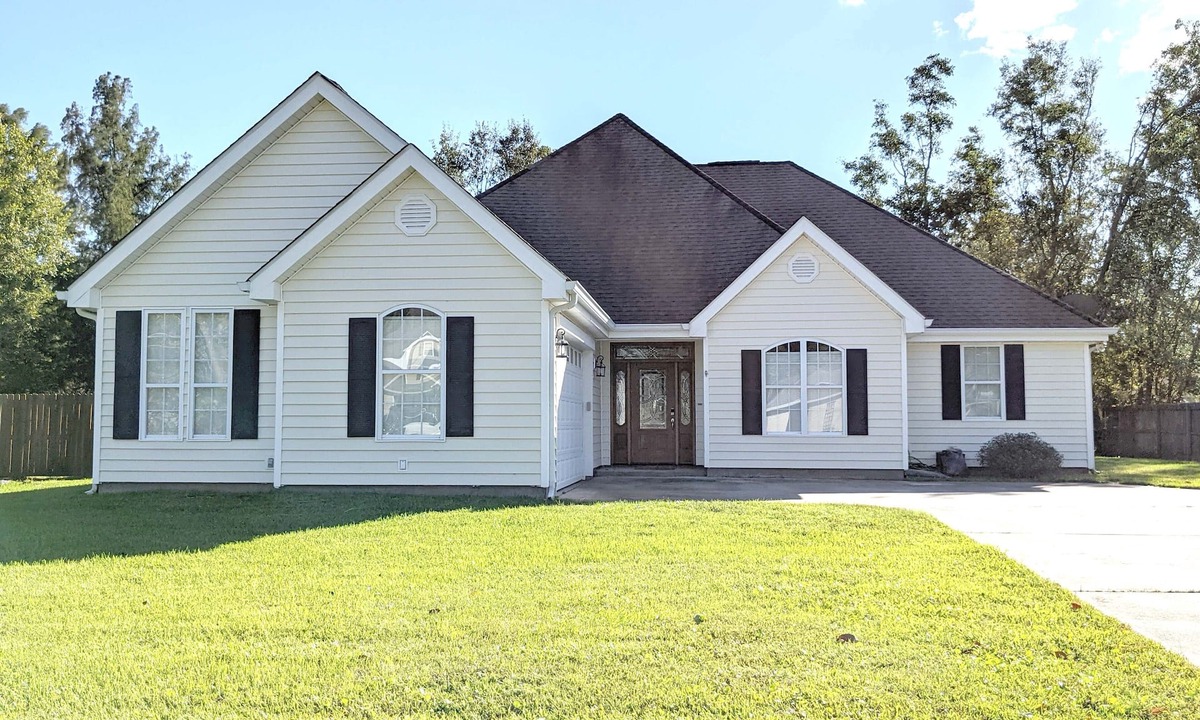 Bay St Louis House | Spacious 3 bed 2 bath. Quiet neighborhood, walk to beach, pool table.