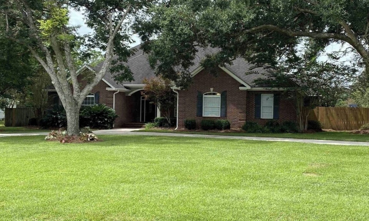 Robertsdale House | Spacious 3BR/3BA Home Near Gulf Shores/Orange Beach Gorgeous Outdoor Space