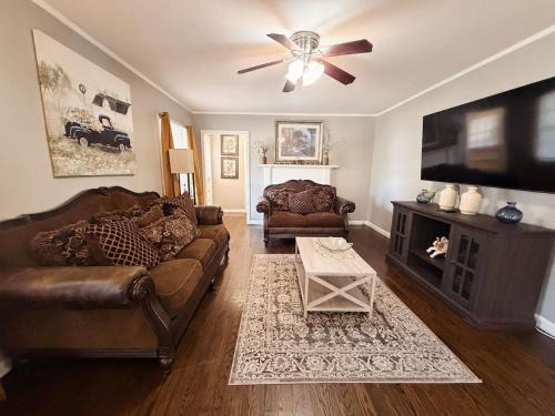Valdosta House | Spacious 3BR 3Q Beds 2 Futon Near VSU & SGMC