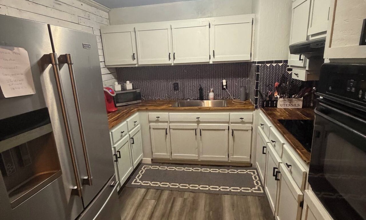 Muscle Shoals House | Spacious 4-bedroom house in Muscle Shoals, Great neighborhood. Pet friendly.