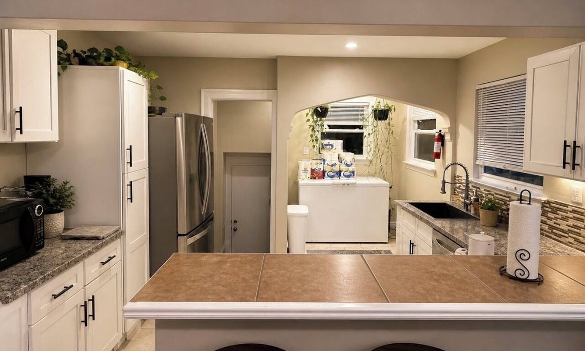 Detroit House | Spacious 4-bedroom house in beautiful Detroit with AC