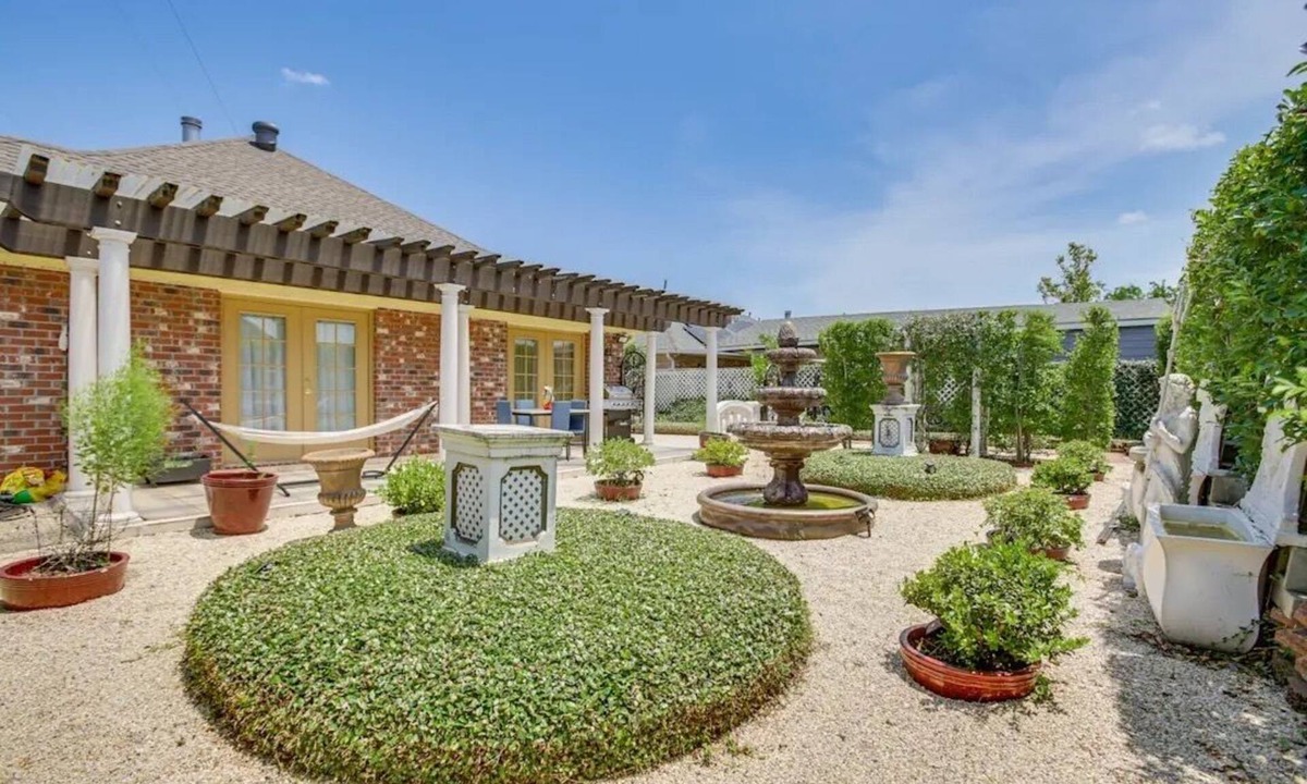 Algiers House | Spacious 4-bedroom house in charming New Orleans with AC