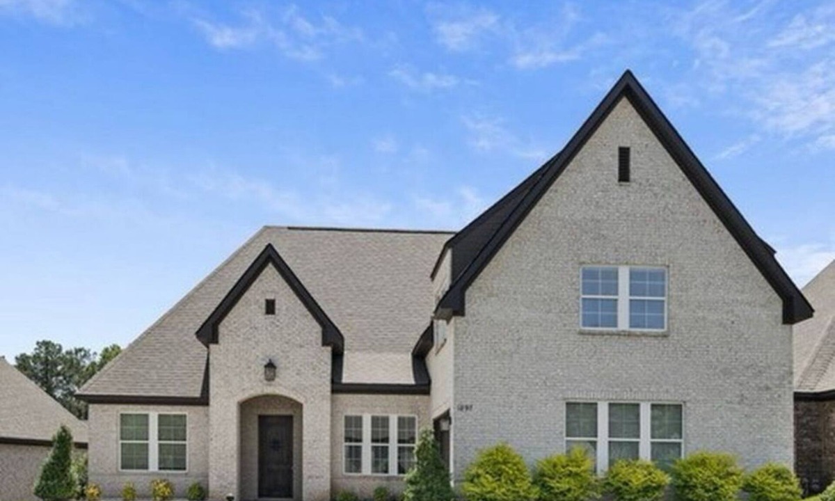 Auburn House | Spacious 4 BR House, w/game room in Auburn- 2.5 miles from AU Stadium- Homestay