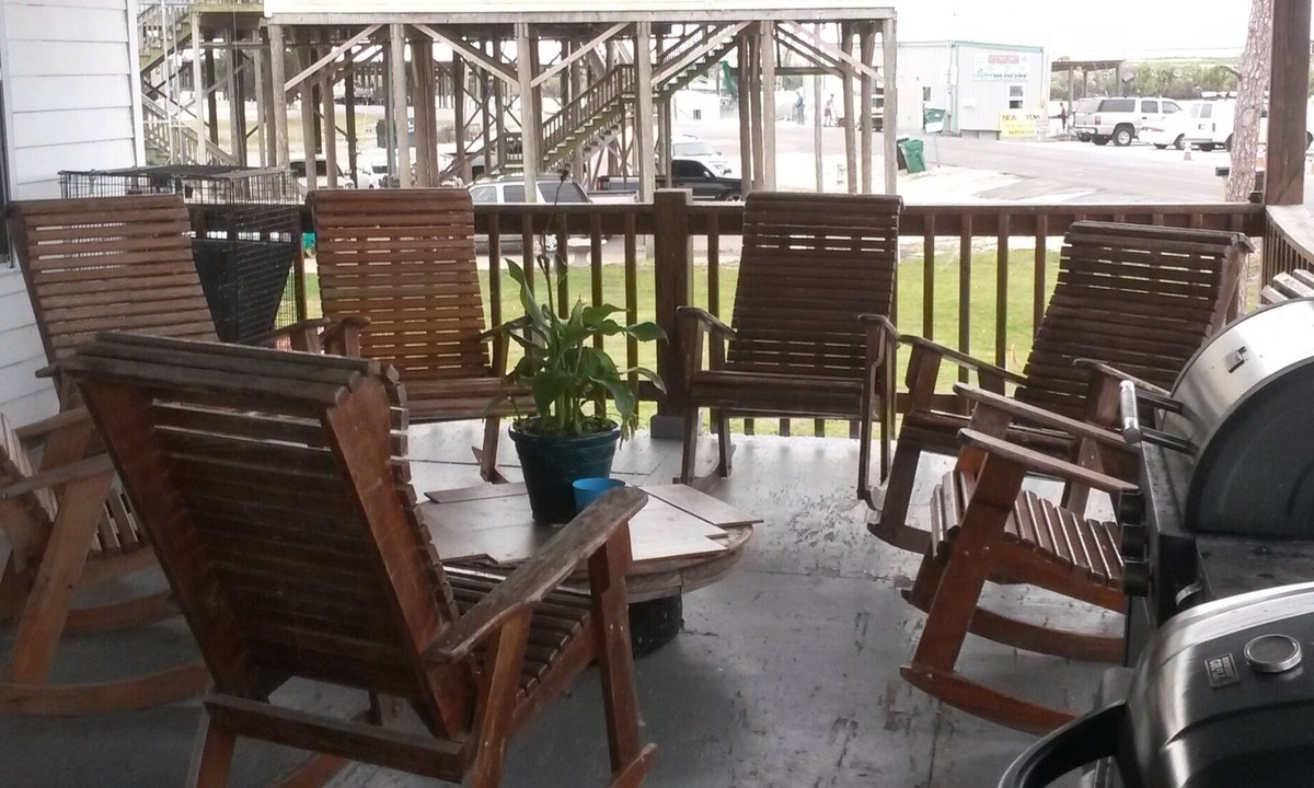 Delacroix Cabin | Spacious 5-bedroom lodge in brilliant Delacroix with AC, WiFi
