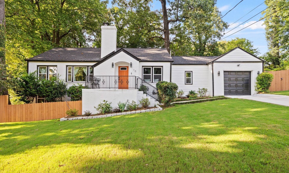 Church Street House | Spacious 5BR Yard Access Grant Park - Holiday Home
