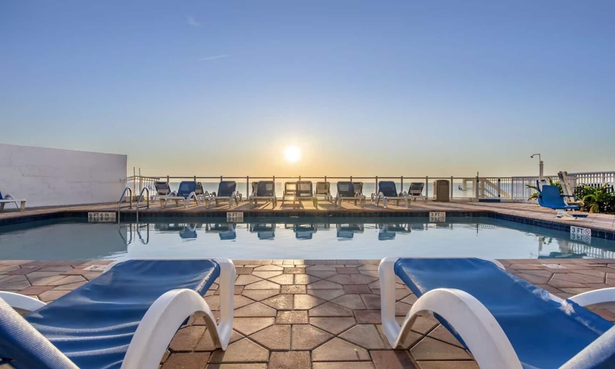 Seabreeze Park Hotel | Spacious Beachside Room w/Ocean Views - Perfect for Families | Daytona Beach