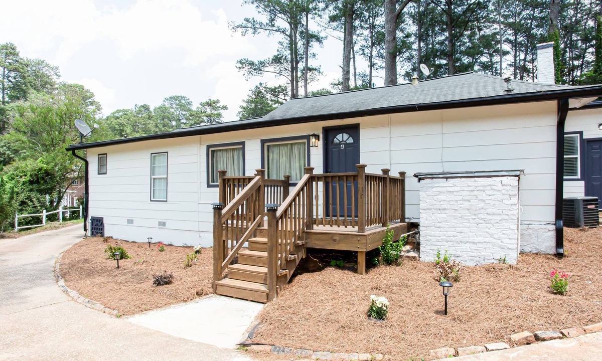 College Park House | Spacious Bungalow/Close to Airport/Downtown