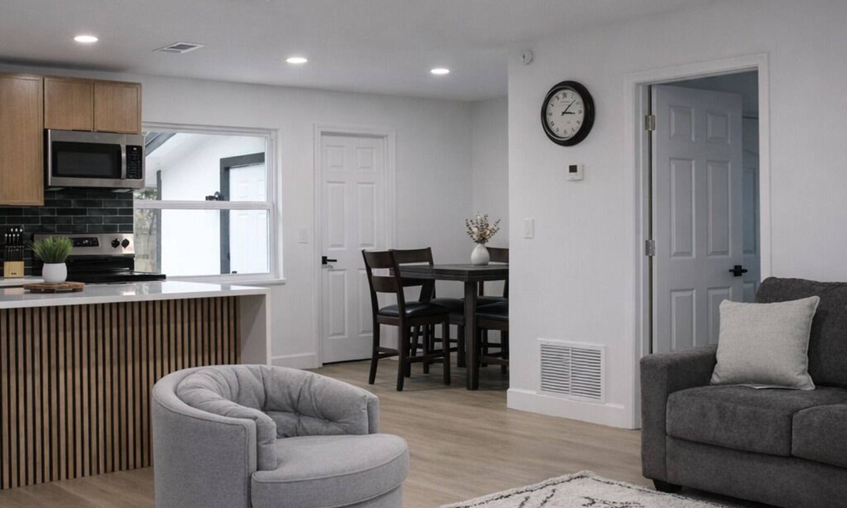 Casselberry House | Spacious Casselberry Home Near Attractions. Host capacity up to 10 people
