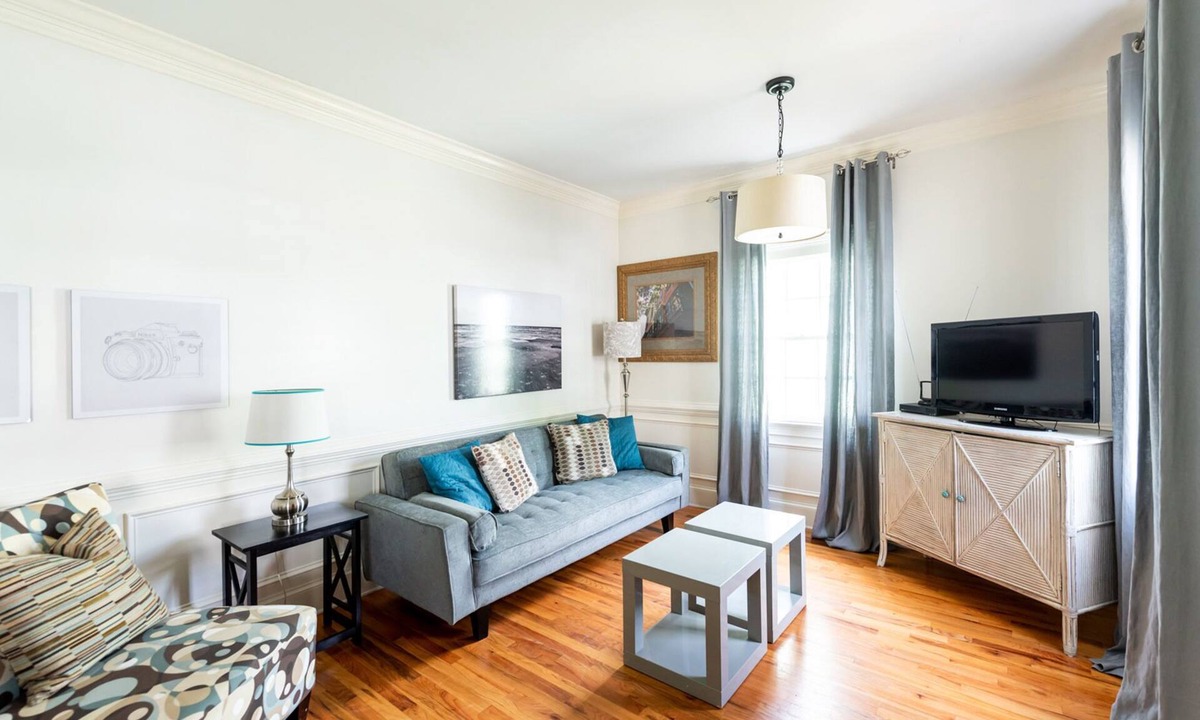 Beach Institute Cottage | Spacious Cottage w/King Bed, Patio, Easy Parking by Lucky Savannah