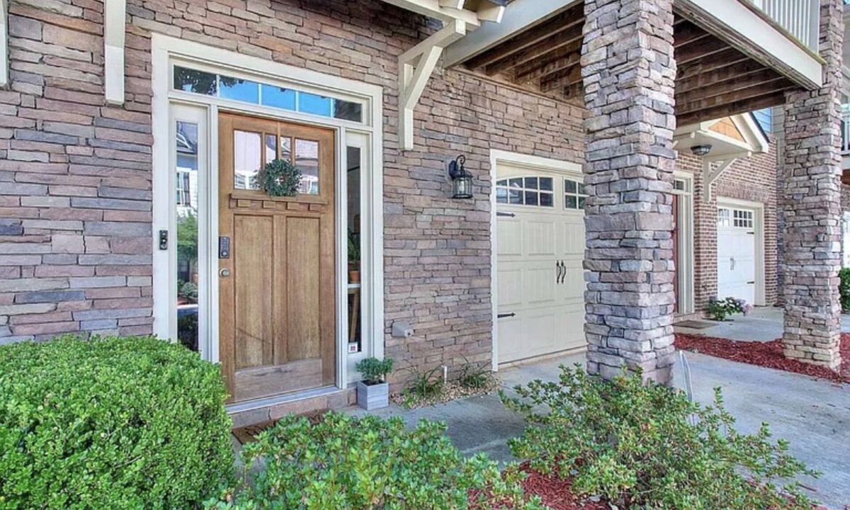 East Side House | Spacious, cozy, big modern-great location+free parking Great for gatherings