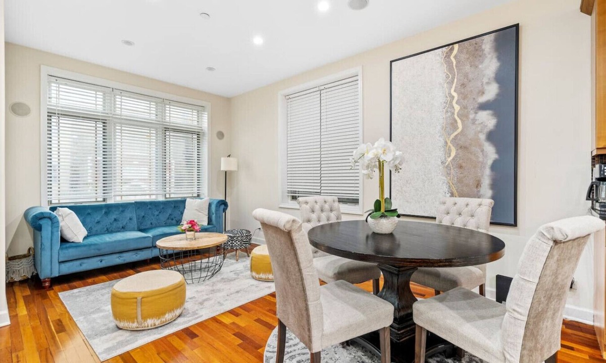 Pulaski Park Condo | Spacious Duplex - 4BD/3BA - Sleeps 12!