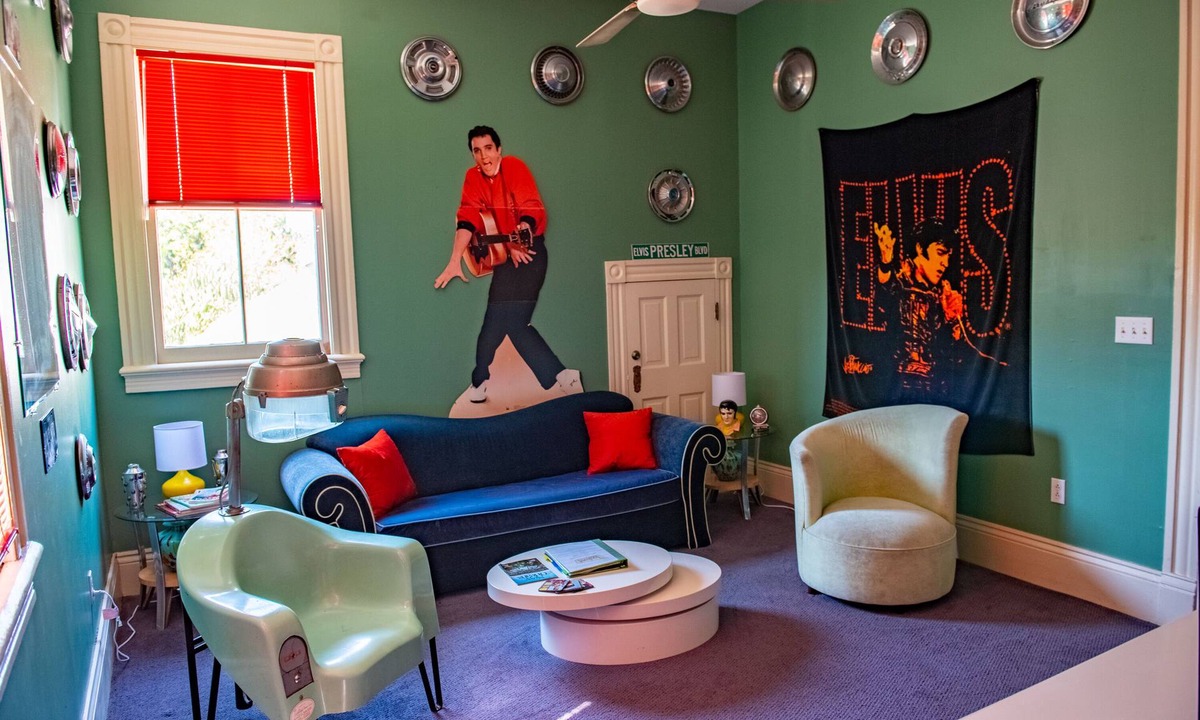 Bywater Bed & Breakfast | Spacious Elvis Suite at The Lookout Inn in the colorful Bywater neighborhood!