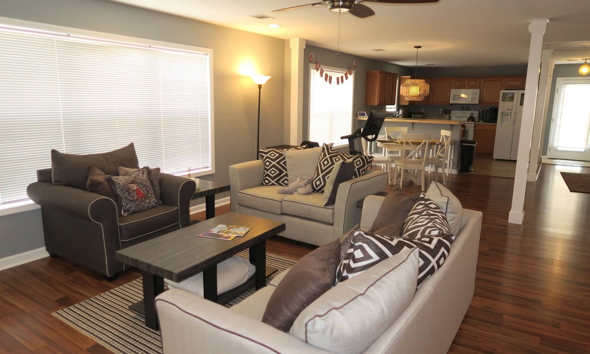 Tuscaloosa House | Spacious Home near Bryant Denny Stadium - Perfect for Game Days & Families!