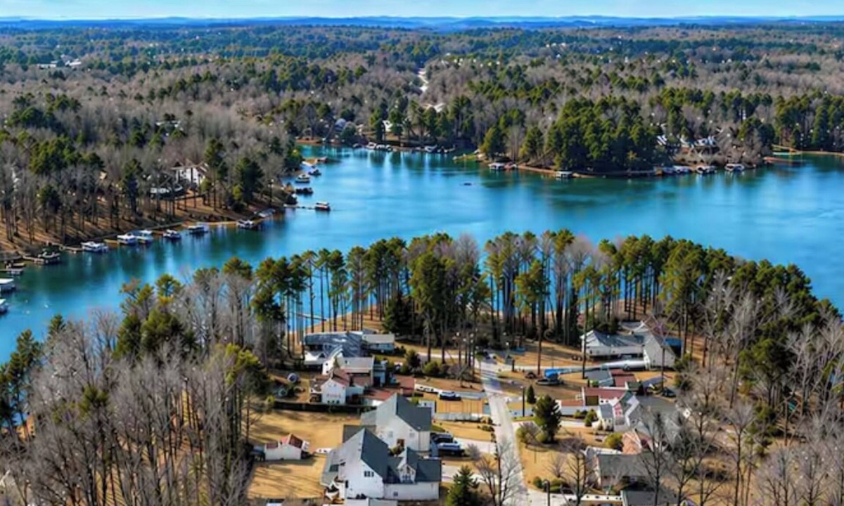 Buford House | Spacious Lake Lanier property - Close to Atlanta and full of amenities