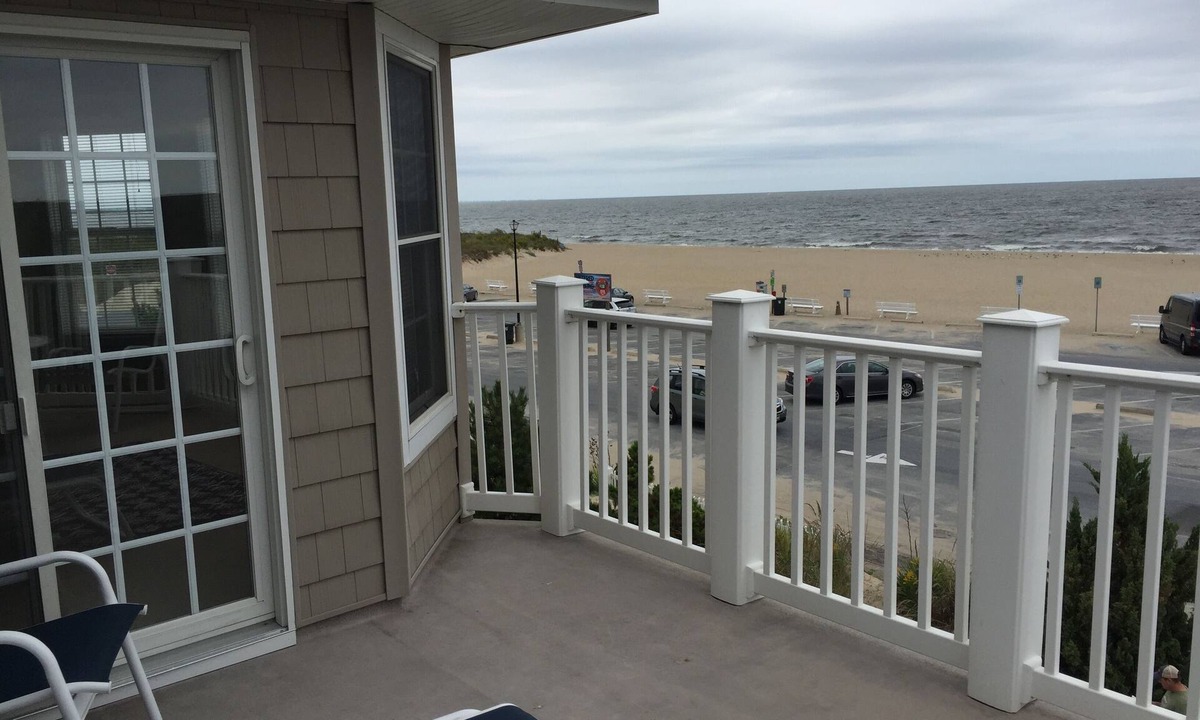 Lewes House | Spacious Lewes Beach Front luxury home