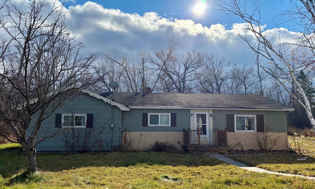 Cheboygan House | Spacious Mackinaw Avenue Creekside Cottage