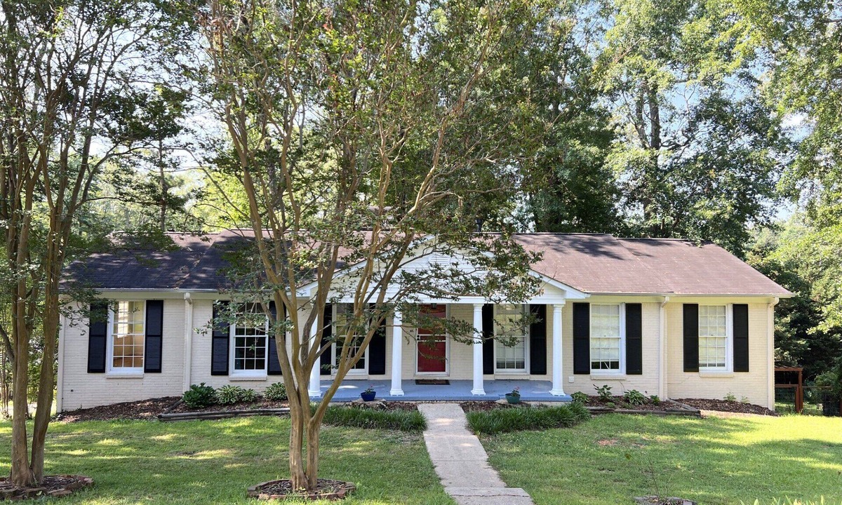Tuscaloosa House | Spacious, newly updated, classic style close to UA campus. Sleeps 12
