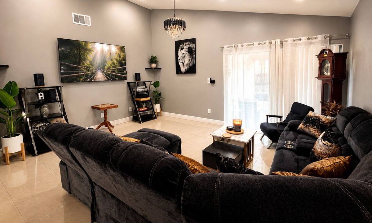 Orlando House | Spacious Orlando Retreat Near UCF & Downtown, Family-Friendly 3BR Home