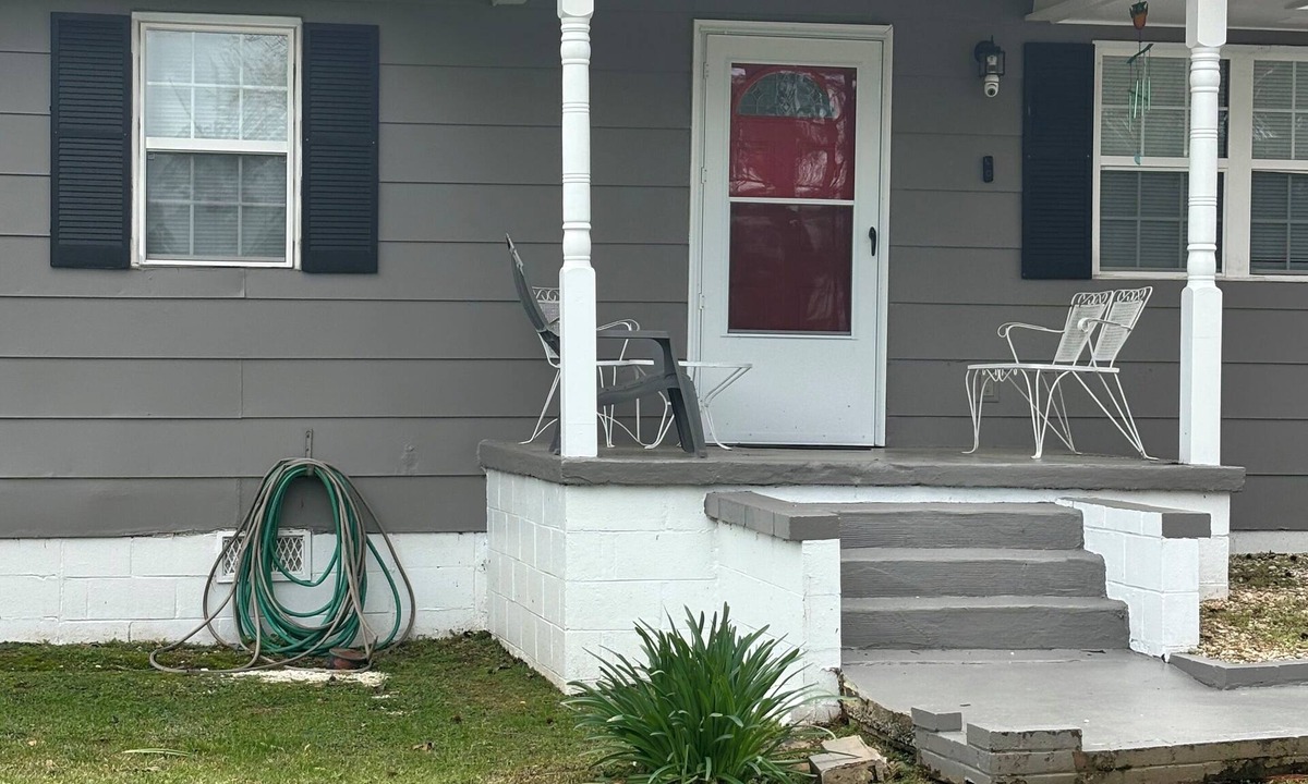Sycamore House | Spacious Ranch Style 3-bedroom house in adorable Sylacauga