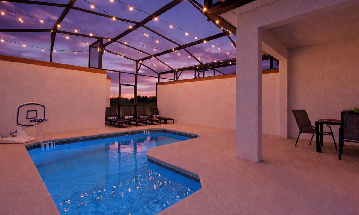 Davenport Condo | Spacious townhouse w/pool & gym