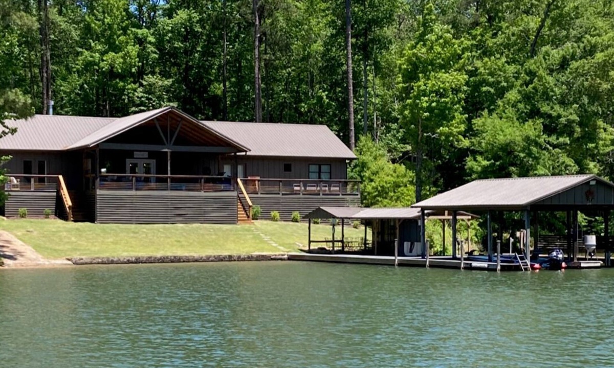 Dadeville House | Spacious Waterfront Home in Blue Creek Area