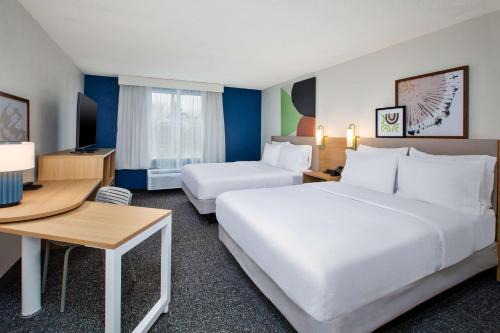 Walker Hotel | Spark by Hilton Walker Grand Rapids North
