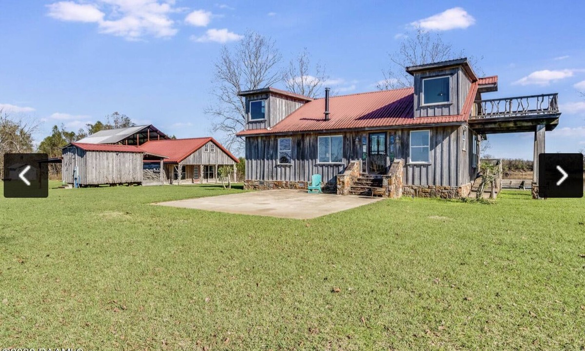 Lottie House | Sportsman's Paradise Secluded Home With Guest House.