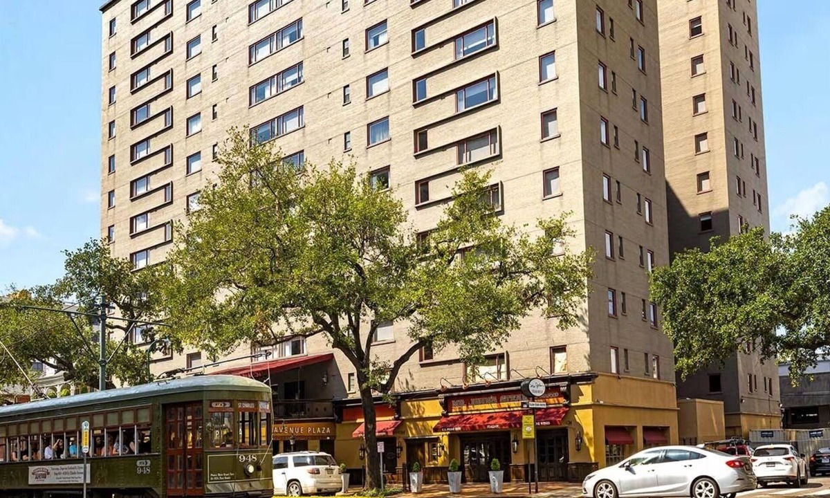Faubourg Livaudais Hotel | St. Charles Hotel with 1 bedroom and AC in fabulous New Orleans