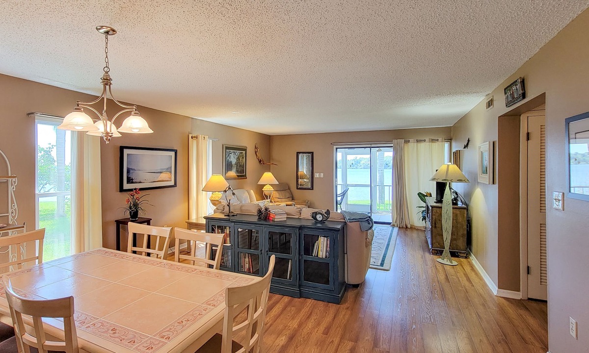 Welaka Condo | St. Johns River Condo w/2BR, Fish 30' From Patio