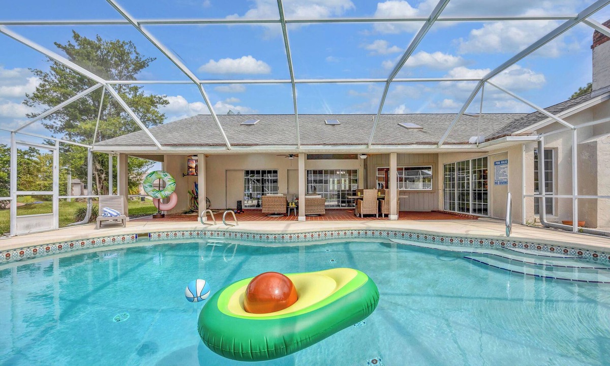 Palm Harbor House | Standalone Hot Tub, Heated Salt Pool & Game Room