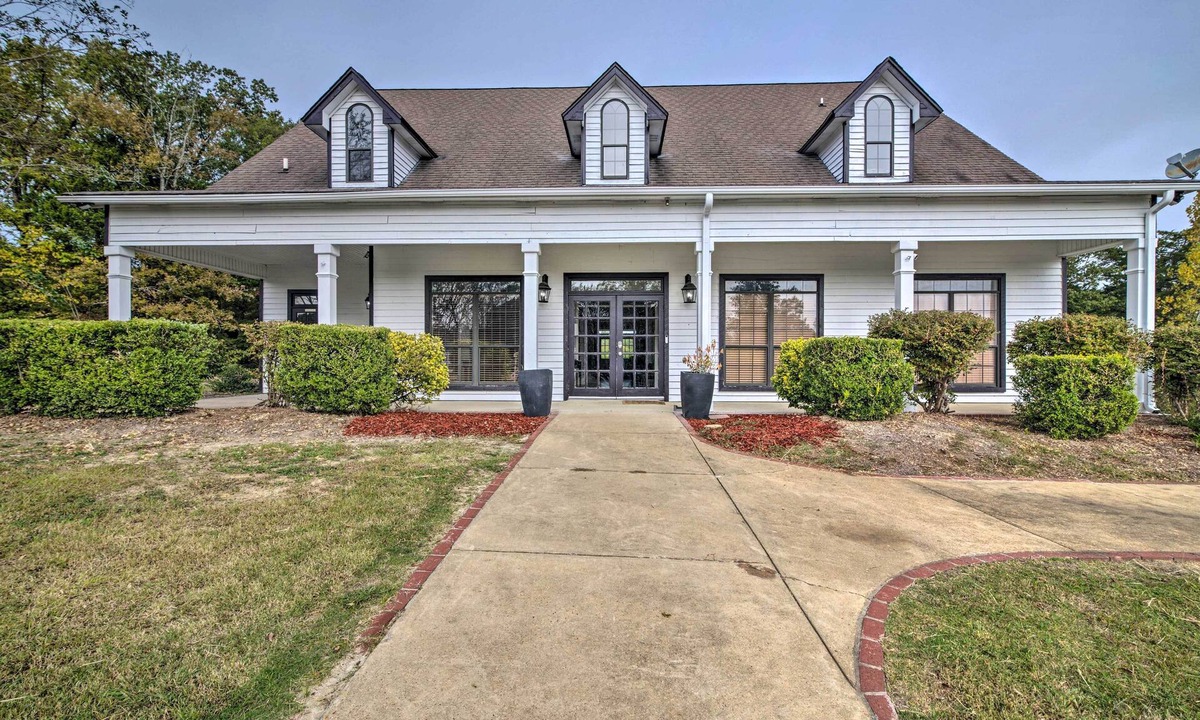 Starkville House | Starkvegas Clubhouse ~ 2 Mi to MSU Campus!