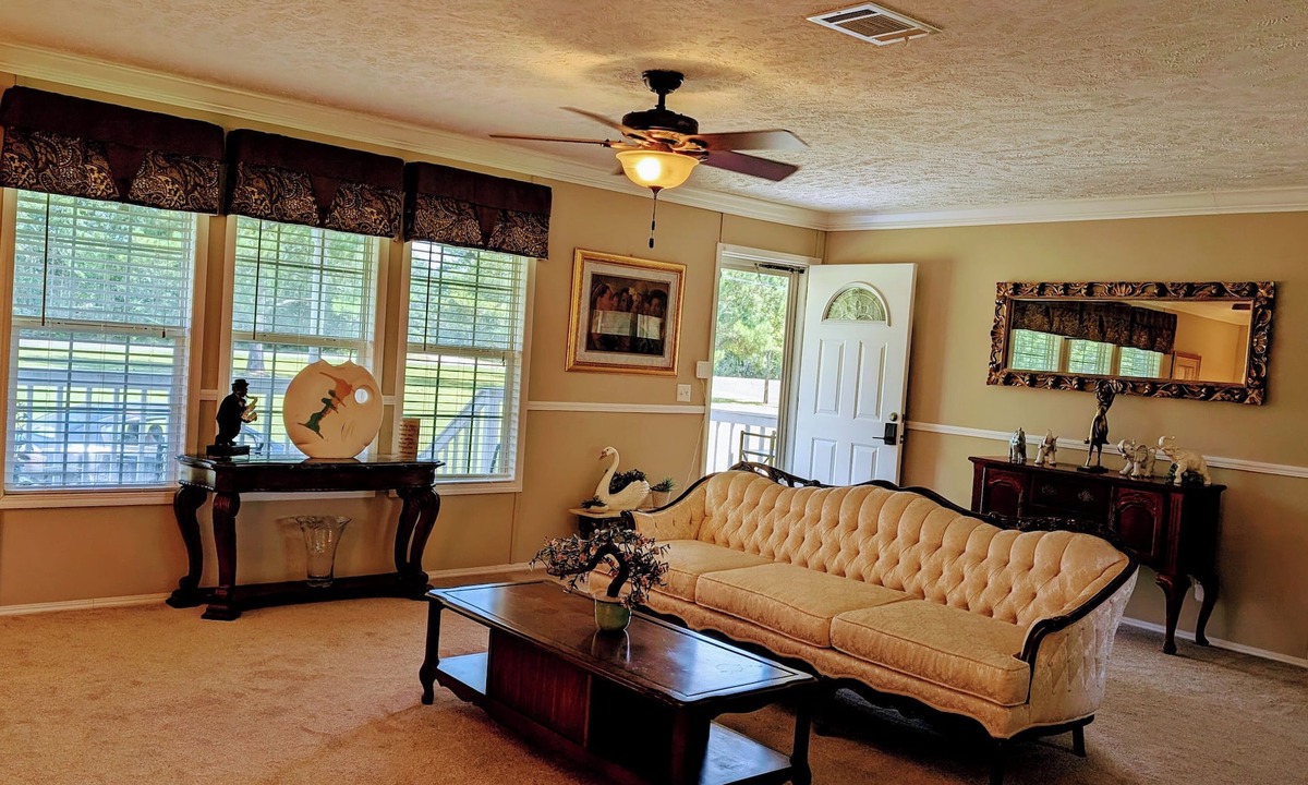 Valley Grande House | Stay at a 4-bedroom Unique Historic Landmark just outside of the city of Selma.