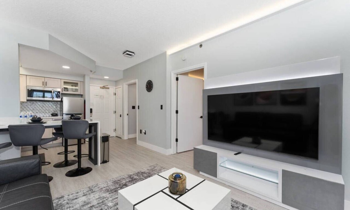 Florida Central Atlantic Coast Villa | StaySky Suite Near Universal – Pool & Parking