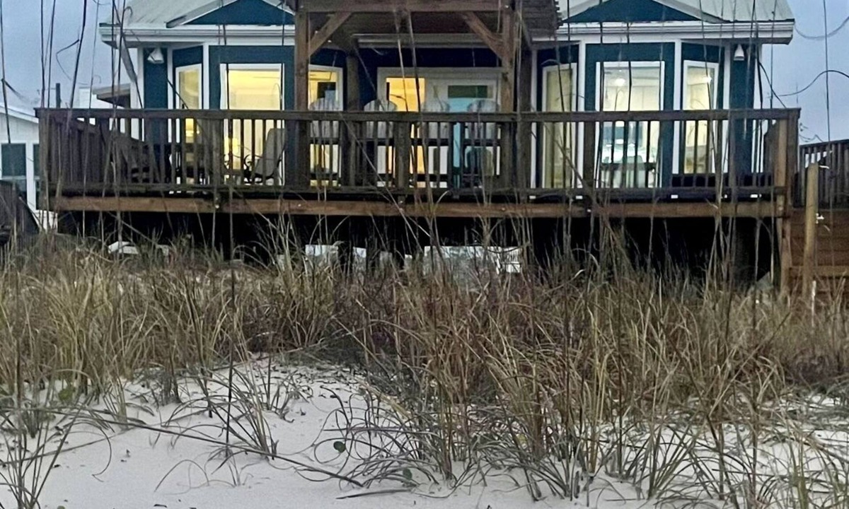 Southpointe House | STEP RIGHT ONTO THE SAND 180 degree VIEWS Uncrowded beach!