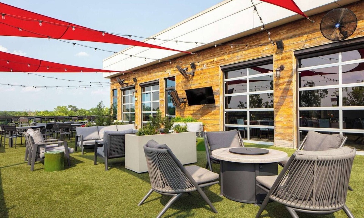 Tuscaloosa Hotel | Steps to Mercedes-Benz Amphitheater + Rooftop Bar