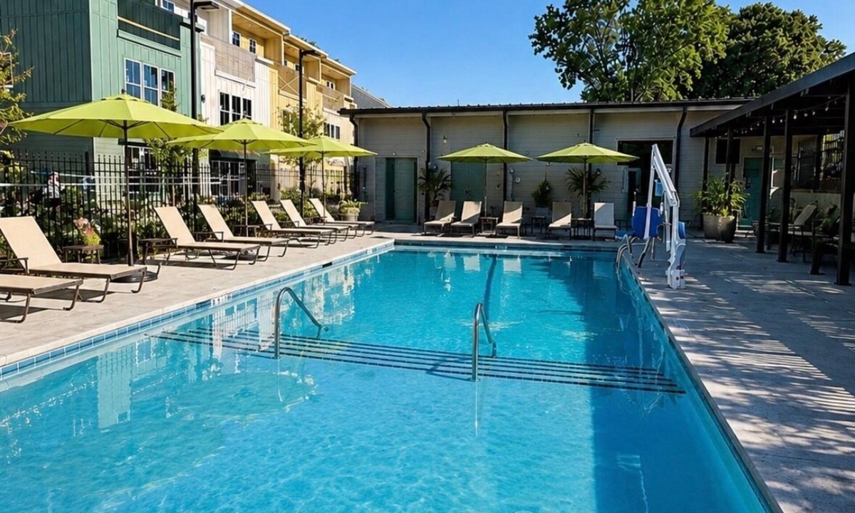 Chosewood Park House | Steps to the Beltline & Zoo! Elegant 3x3 designer retreat with resort pool