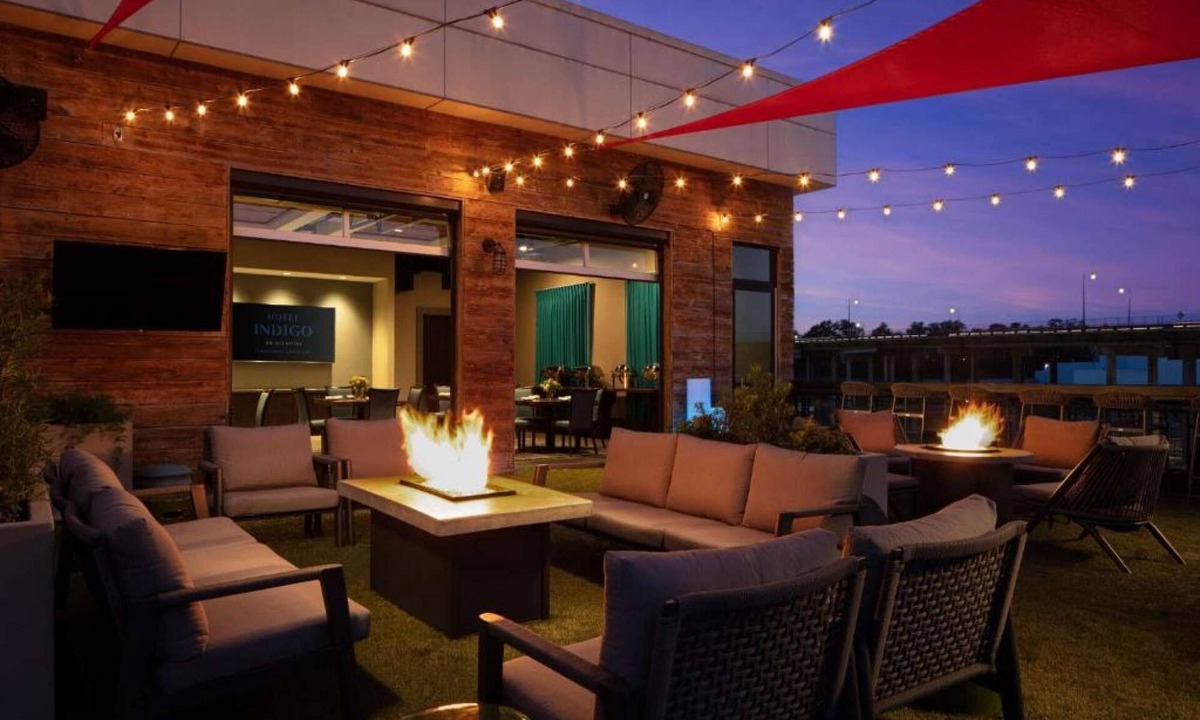 Tuscaloosa Hotel | Steps to Tuscaloosa Riverwalk + Restaurant & Bar