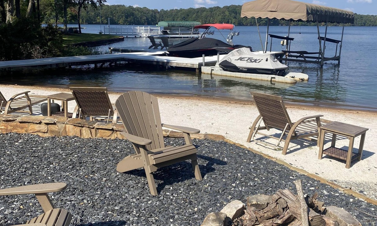 White Plains Cottage | StoneRidge Sanctuary Beautifully located on the Richland Creek side of the lake!